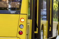 Школьный автобус должен перевозить 65 учеников каждый день, – расчеты КМУ