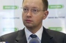 Президент имеет право лично отменить платные услуги для студентов, - А.Яценюк