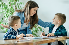 МОН предоставило разъяснение по оплате труда работников детсадов