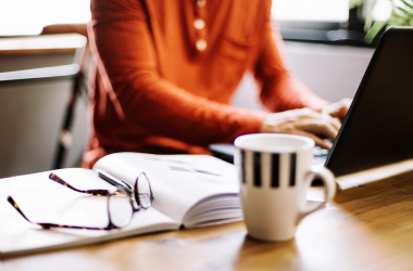 Педагоги просят правительство увеличить зарплату до 1000–1500 долларов