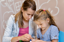 В МОН объяснили, как оплачивать работу работникам детсадов