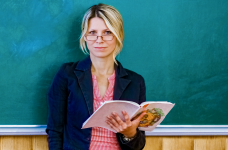 МОН просит учителей сообщать об отсутствии или сокращении доплат