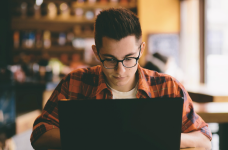 В УЦОКО советуют регистрироваться на НМТ через приложение Дія