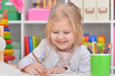 Весенний декор: шаблоны рисунков для оформления окон, дверей, доски