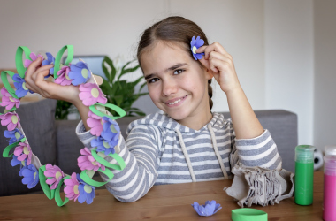 Весенний декор: шаблоны рисунков для оформления окон, дверей, доски