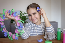 Весенний декор: шаблоны рисунков для оформления окон, дверей, доски