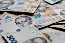 Заработная плата в образовательной сфере является одной из самых низких в стране