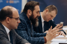 Министр образования и науки пользуется услугами 30 советников