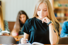 В МОН заявили, что реформу старшей школы подают искривленно