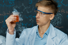 Химия остается аутсайдером выбора абитуриентов в вузы