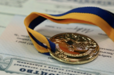 В Харькове лучших выпускников школ наградят медалями