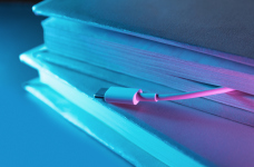 Из-за использования ИИ в США вернут старые методы проверки