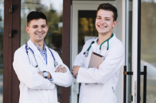 Некоторые выпускники медицинских вузов получат выплату в 200 тысяч грн