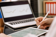 В МОН советуют не поступать на специальности, которые нивелирует ИИ