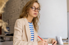 Омбудсмен предлагает учителям отказываться от незаконных отчетов