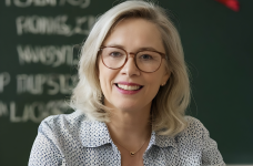 Большинство времени у школьных директоров занимает работа с бумагами