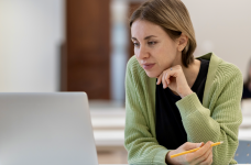 Феномен НМТ-туристов приравнивают к мародерству во время войны