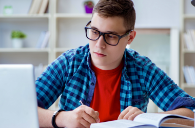 Все 17-летние абитуриенты должны стать на военный учет до 31 июля