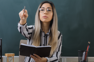 Глава Комитета ВР: оплату труда педагогов нужно повышать