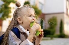 Продовольственная программа ООН присоединится к питанию украинских учеников