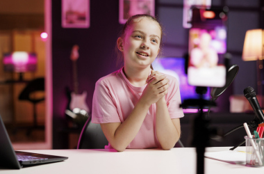 В Украине запускают курс по блоггерству для подростков с инвалидностью