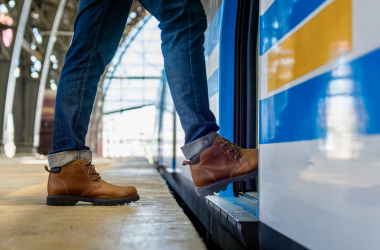 КМУ разрешил выезд за границу мужчинам в возрасте от 18 до 22 лет