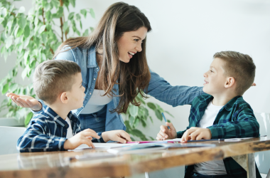 Правительство больше не влияет на размер зарплат воспитателей детсадов