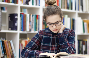 МОН оштрафует издательства за несвоевременную доставку учебников