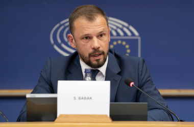 В ВР попросили у Европарламента средства на зарплаты учителей