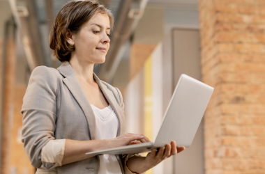 Учителя прифронтовых регионов получат дополнительные доплаты