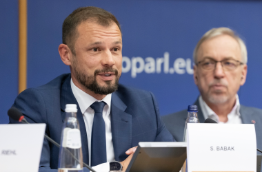 Бюджетный комитет ВР рассмотрит правки о повышении зарплаты учителей