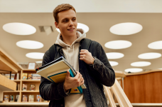 Студенты второго курса пока не получили гранты на обучение