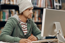 МОН проводит опрос студентов 2 курса об опыте обучения