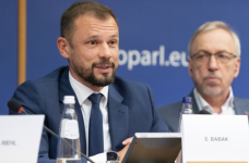 Депутаты уже не настаивают на контрактах и ​​увеличении нагрузки учителей