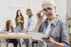 Как ваша школа преодолевает недостаток педагогических работников?