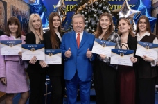  Отличники КИК получили сертификаты на бесплатное обучение