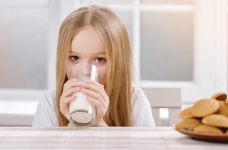 Почему безлактозное молоко становится популярным в школьном питании