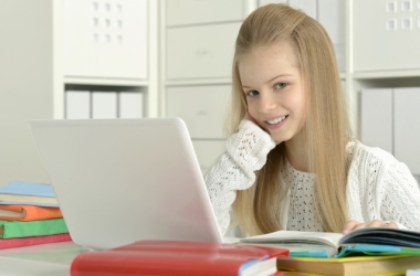 Целесообразно ли переходить на дистанционное обучение во всех регионах?