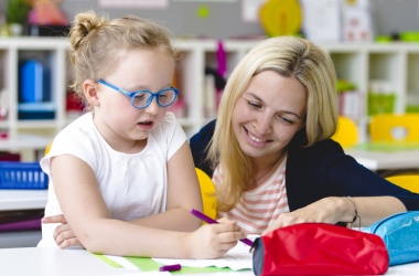 Расширен перечень педагогов в программе «Деньги ходят за учителем»