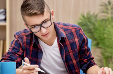 В МОН советуют вузам помогать абитуриентам с регистрацией на НМТ