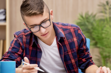 В МОН советуют вузам помогать абитуриентам с регистрацией на НМТ