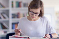 Одаренные студенты колледжей с ООП смогут получить стипендию 8 тысяч грн