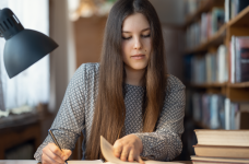 Средства программы «Деньги ходят за учителем» начали поступать педагогам