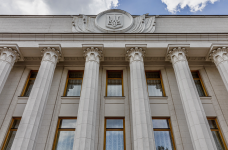 В ВР призвали правительство решить проблему зарплат молодых учителей